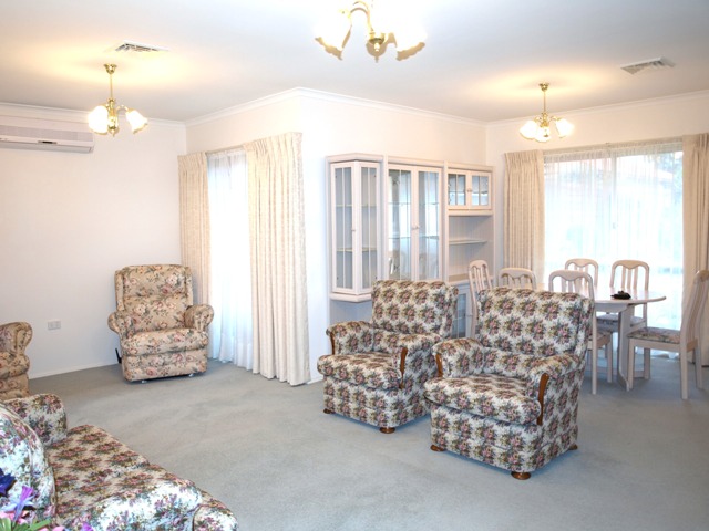 LIFESTYLE & CONVENIENCE! Picture 3