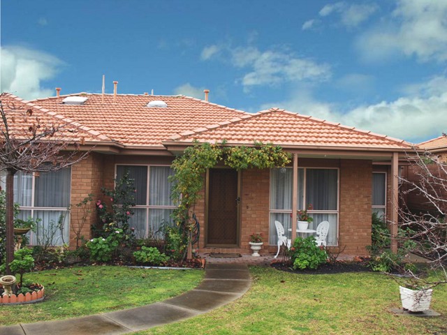 LIFESTYLE & CONVENIENCE! Picture 1