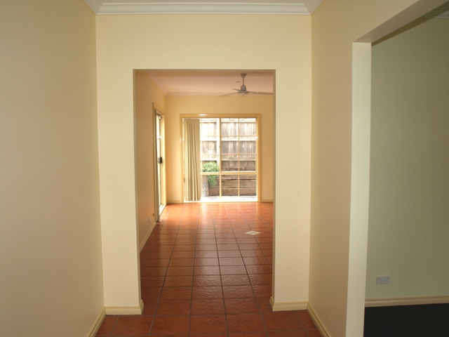 MOVE STRAIGHT IN! Picture 2