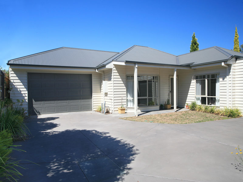 LOCATION & QUALITY! Picture 1