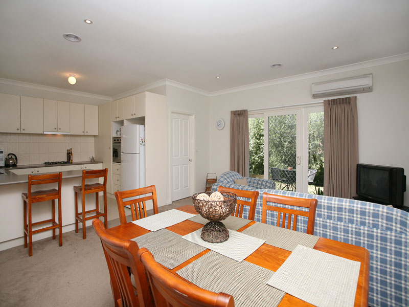 LOCATION & QUALITY! Picture 2