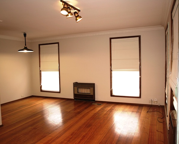 FAMILY HOME WITH EXTRA ACCOMMODATION Picture 3