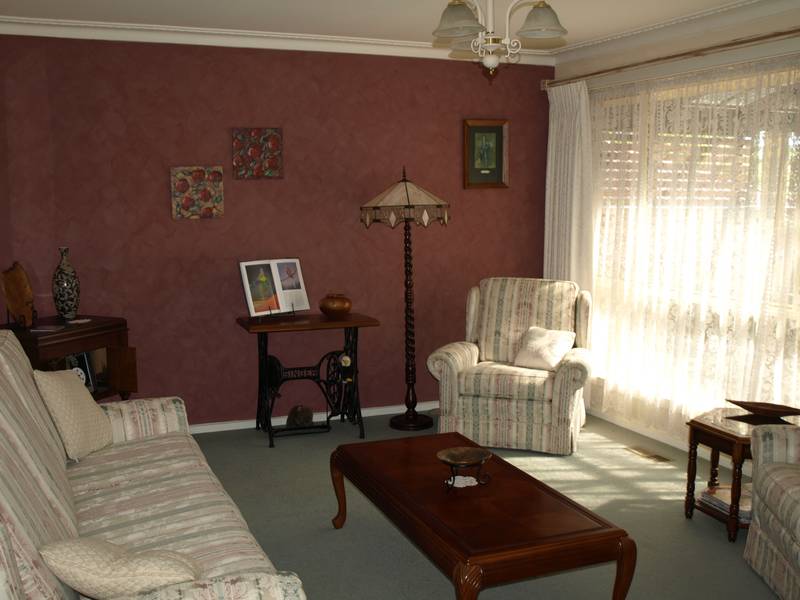 Immaculate Four Bedroom Family Home Picture 2