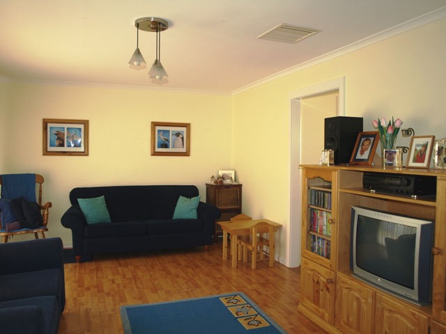 SIZE AND LOCATION! Picture 3