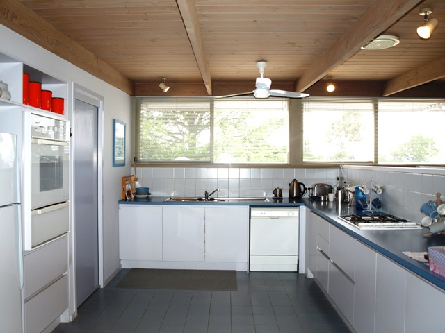 VIEWS & PRIVACY! Picture 3