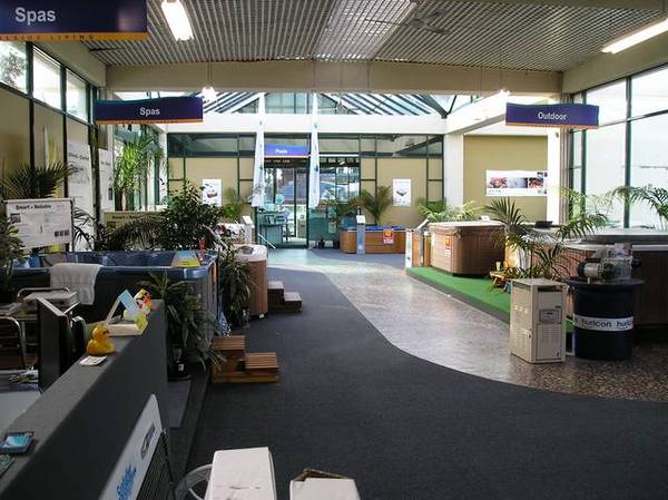 ROWVILLE GREENHOUSE Picture 2