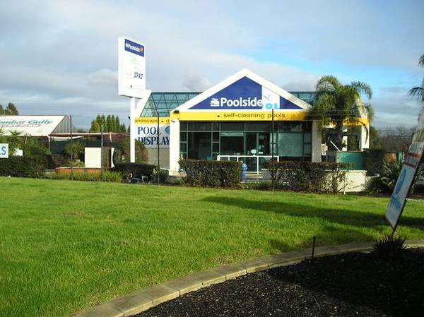 ROWVILLE GREENHOUSE Picture 1