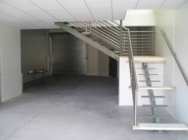 MAKE AN OFFER!!! CUSTON BUILT SHOWROOM/OFFICE/WAREHOUSE Picture