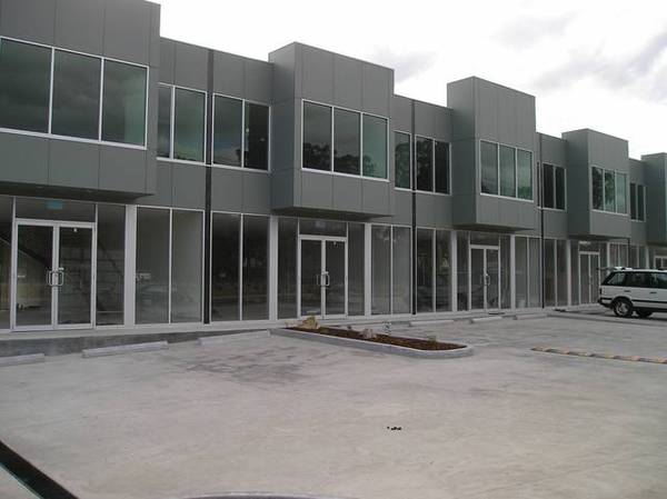 MAKE AN OFFER!!! CUSTON BUILT SHOWROOM/OFFICE/WAREHOUSE Picture