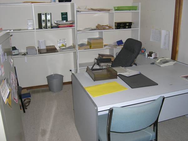 BE SEEN!! GREAT PASSING TRAFFIC!!! Picture 3