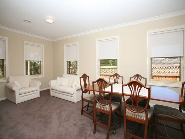 BEAUTIFUL MODERN CHARACTER HOME! Picture 2