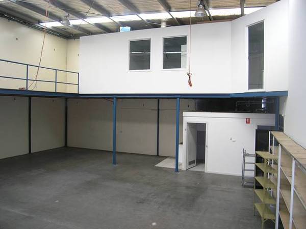 LOCATION! LOCATION! LOCATION! Picture 2