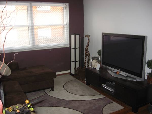 Fabulous Newly Renovated Unit Picture 2