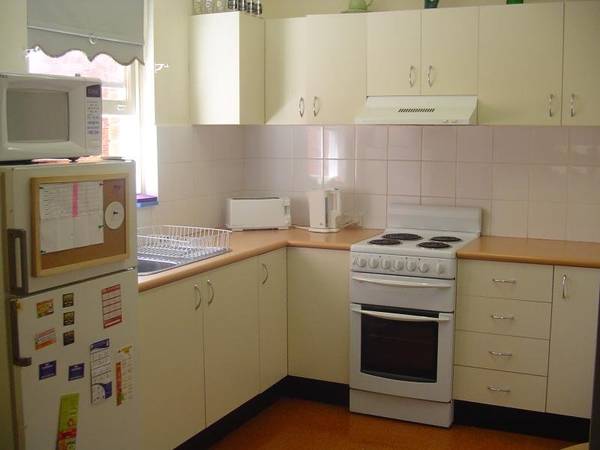 LARGE 2 BEDROOM Picture 1