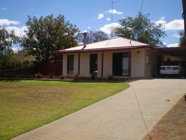 IDEAL FOR YOUNG FAMILIES Picture 1