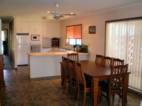 IDEAL FOR YOUNG FAMILIES Picture 3