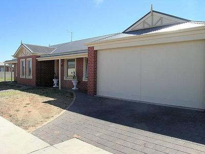 TOWNHOUSE LIVING Picture TOWNHOUSE LIVING Picture