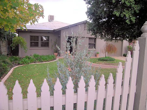 STYLE, CLASS & LOCATION Picture 1