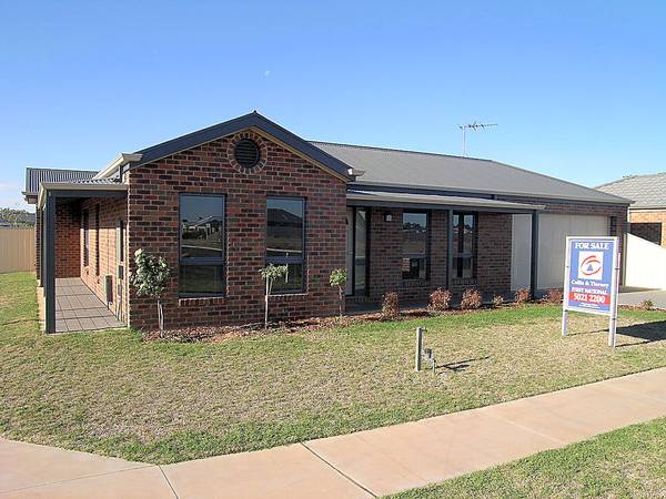 SECURE, STYLISH AND SO TEMPTING! Picture 2