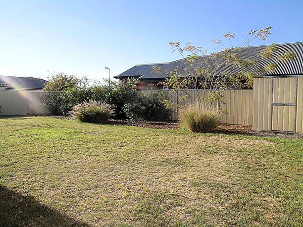 SECURE, STYLISH AND SO TEMPTING! Picture 3