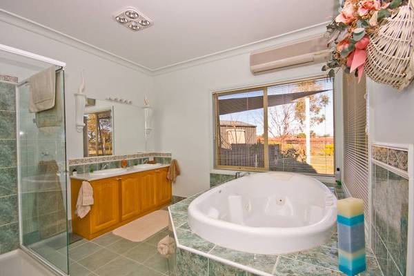 A HOME TO IMPRESS, ENTERTAIN & ENJOY Picture 3