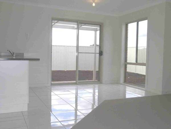 WONDERFULLY AFFORDABLE BRAND NEW QUALITY TOWNHOUSES Picture 3