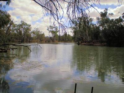 A UNIQUE RIVER PROPERTY Picture