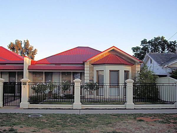 LUXURY TOWNHOUSE Picture 2