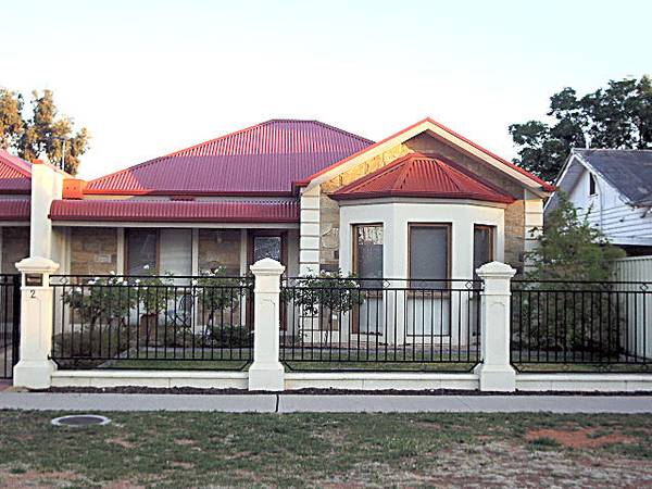 LUXURY TOWNHOUSE Picture 1