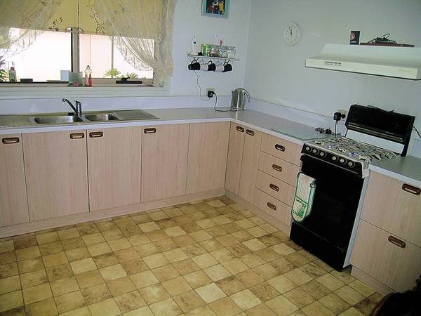 GREAT FIRST HOME OR INVESTMENT Picture