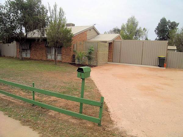 GREAT FIRST HOME OR INVESTMENT Picture