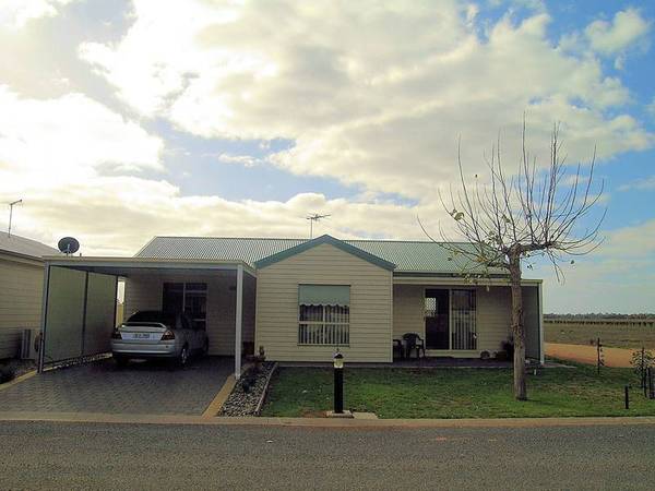 A RELAXED PLEASANT LIFESTYLE AWAITS Picture 1