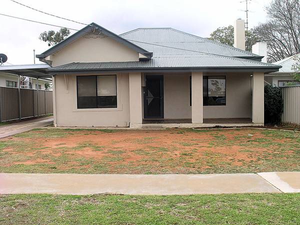 NEAT THREE BEDDER Picture 1