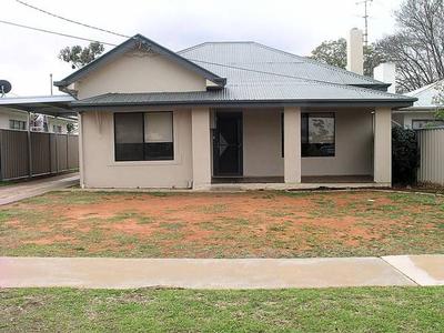 NEAT THREE BEDDER Picture