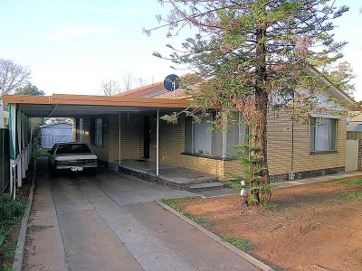 FAMILY FRIENDLY HOME! Picture