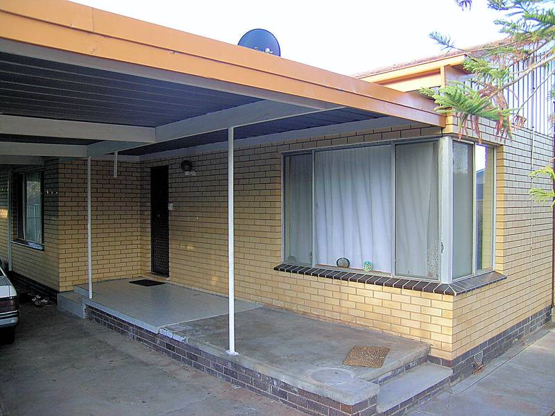 FAMILY FRIENDLY HOME! Picture 3