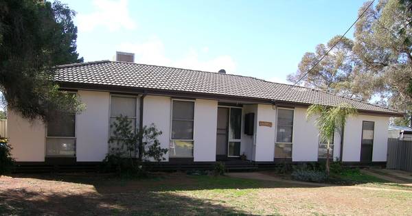 WHAT A GREAT STARTER! WHAT A TOP INVESTMENT! Picture 1