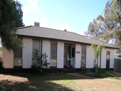 WHAT A GREAT STARTER! WHAT A TOP INVESTMENT! Picture