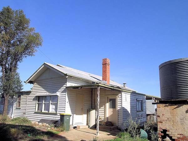 RENOVATORS DLIGHT/PLENTY OF ACERAGE & WATER Picture