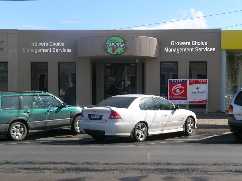 LARGE MODERN OFFICE Picture