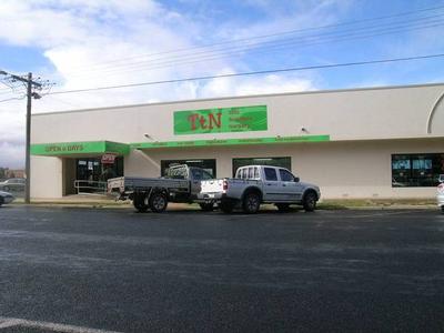 LARGE RETAIL PREMISES WITH PARKING Picture LARGE RETAIL PREMISES WITH PARKING Picture