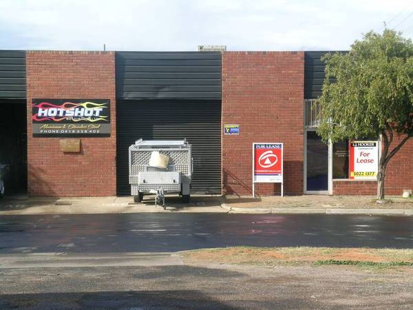 LARGE WORKSHOP Picture 3