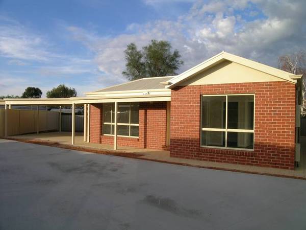 BRAND NEW QUALITY HOME Picture 1