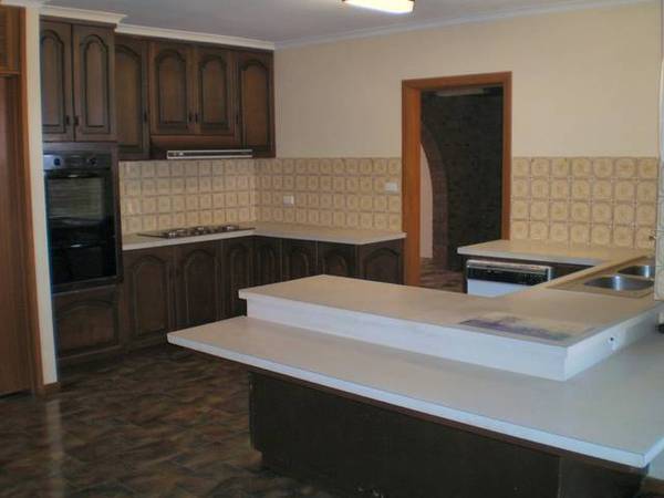 NO NOISY NEIGHBOURS!!! Picture 3