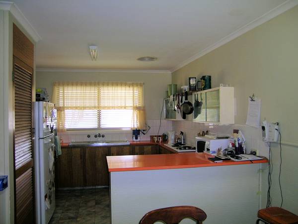 CONVENIENT RED CLIFFS FAMILY HOME Picture