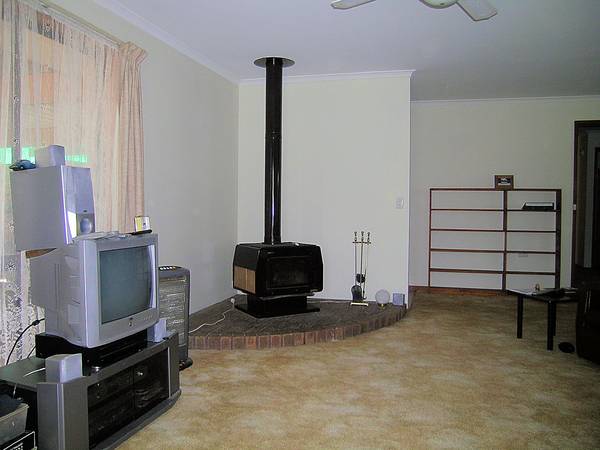 BEST VALUE BRICK VENEER HOME - ON THE POPULAR WESTSIDE OF TOWN Picture