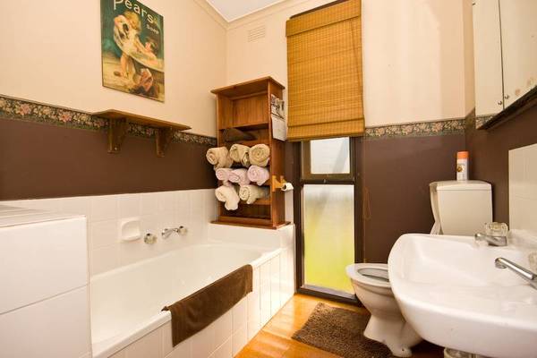 QUAINT & QUIET Picture