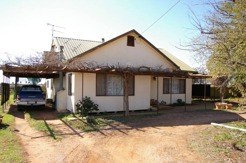 IDEAL LOCATION Picture 1