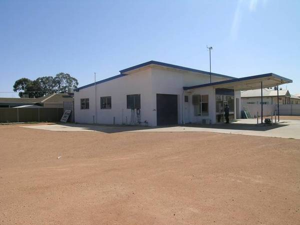 ABSOLUTE PRIME LOCATION Picture 2