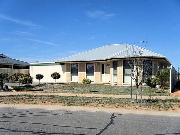 IT'S BETTER THAN A TOWNHOUSE Picture 3